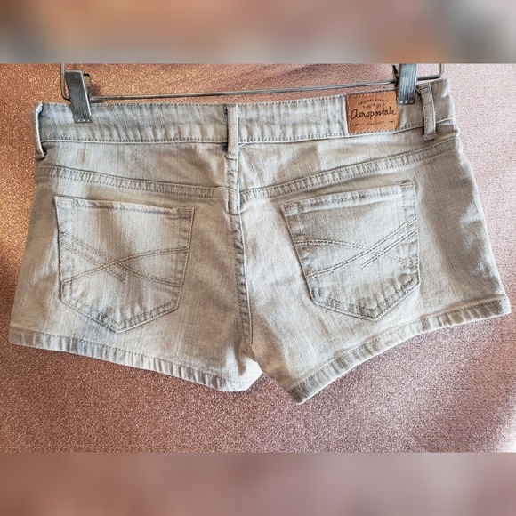 Aeropostale Embroidered Light Wash Denim Shorts - Picture 6 of 7
